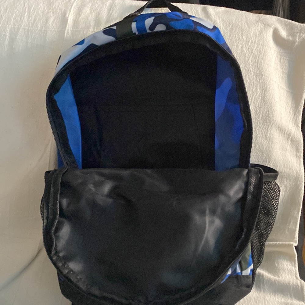 Light weight Backpack - Picture 4 of 10